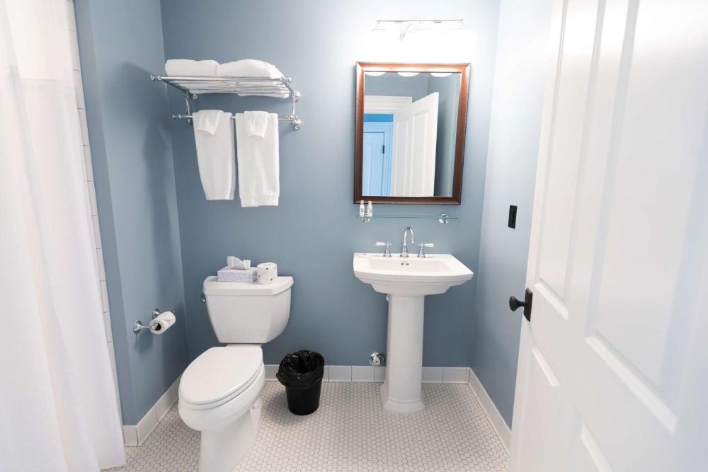 Queen Room interior